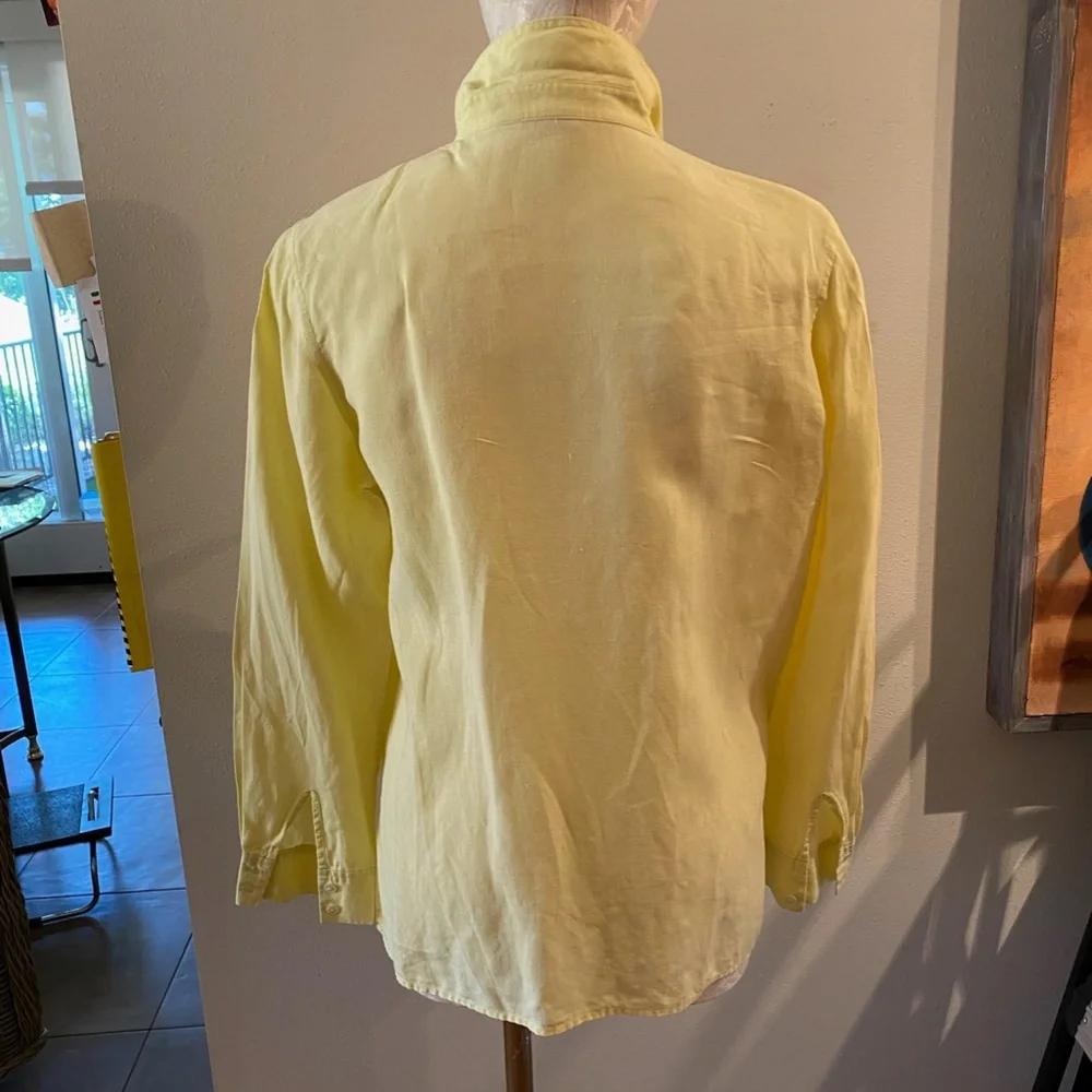 Pale Yellow Saks Real Clothes Button Down Blouse. Size 6 - Picture 3 of 6